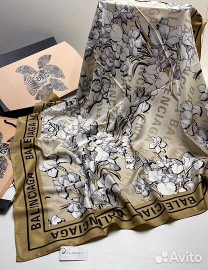 Платки Balenciaga 90х90см шелк