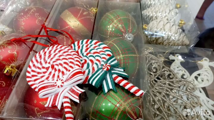 Елочные игрушки шарики