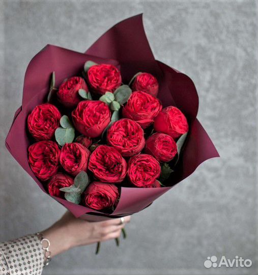 Букет пионовидных роз Ред №406