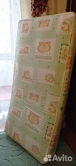 Детская кроватка с матрасом