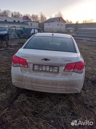 Накладка переднего левого крыла Chevrolet Cruze 1