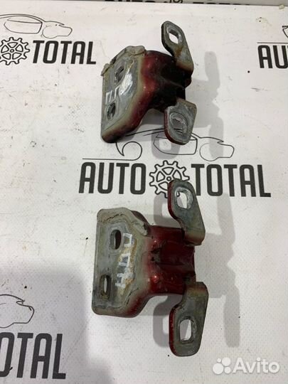 Петли двери передние правые Renault Logan 1 K7M