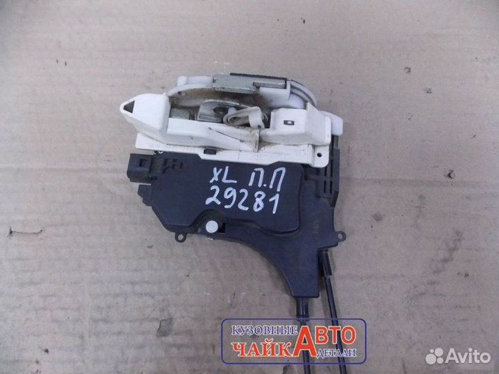 Замок двери передний правый Mitsubishi Outlander