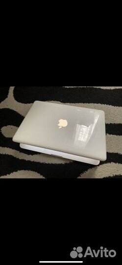 Apple MacBook