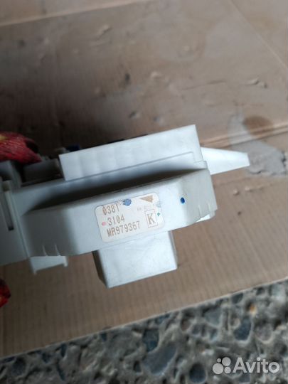 Блок предохранителей Mitsubishi Colt