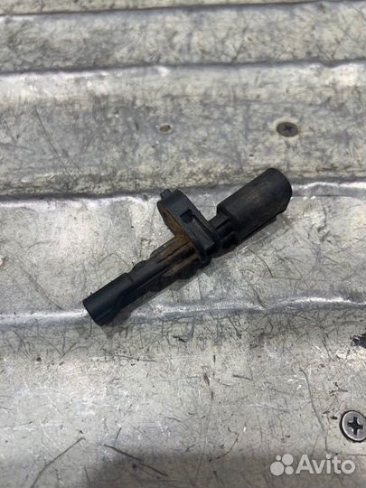 Датчик abs задний левый Skoda Octavia А7 CWV 1