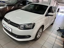 Volkswagen Polo 1.6 AT, 2015, 135 659 км, с пробегом, цена 1 047 000 руб.