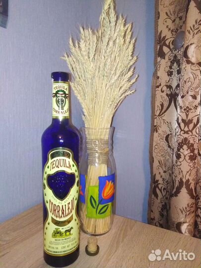 Красивая бутылка. Синее стекло