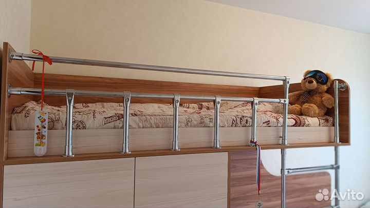 Кровать двухъярусная