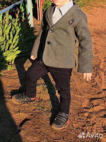 Костюм тройка для мальчика 104-110р
