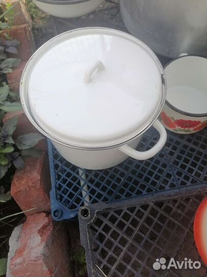 Посуда. Кастрюли, чашки, бидон, кружки