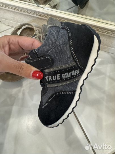 Кроссовки, босоножки 25-26