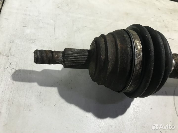 Привод правый Skoda Octavia Tour