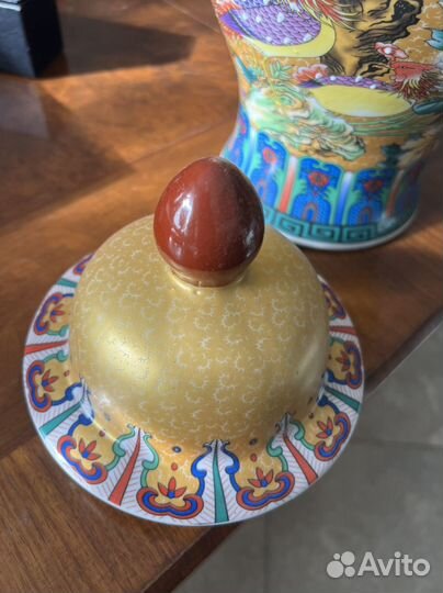 Керамическая ваза с крышкой