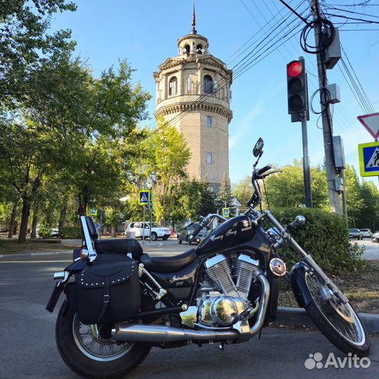 Suzuki Intruder vs800