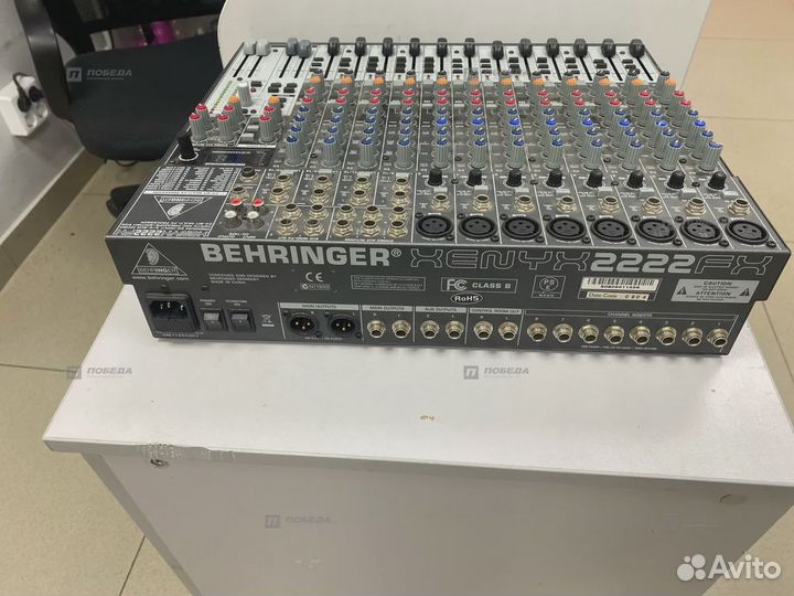 Микшерный пульт Behringer 2222FX