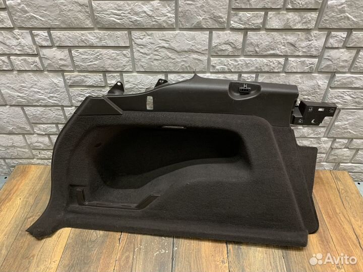 VW Touareg NF Обшивка багажника левая