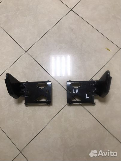 Кронштейн усилителя бампера dodge challenger