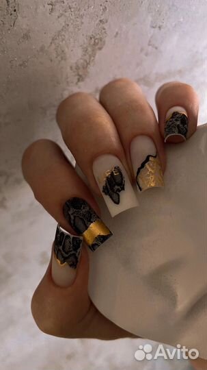 Модель на маникюр