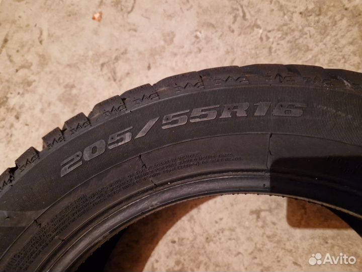 Royal Black Royal Stud 205/55 R16