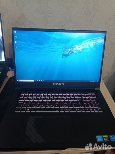 Ноутбук Gigabyte G7