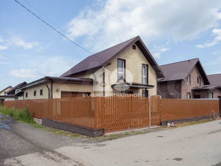 Дом 184,3 м² на участке 5,5 сот.