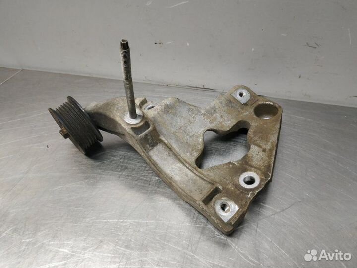 Кронштейн компрессора кондиционера Jeep Grand