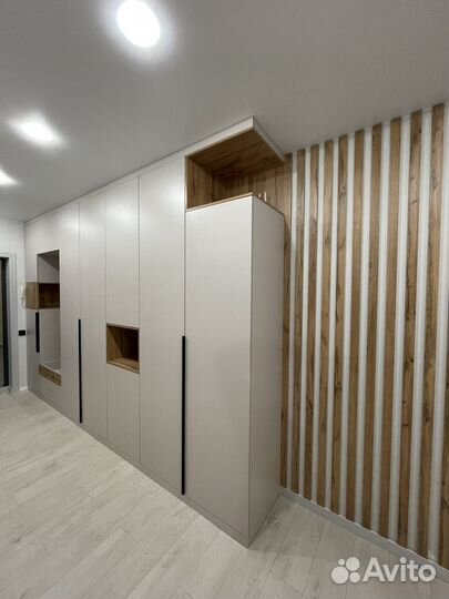 Книжный шкаф