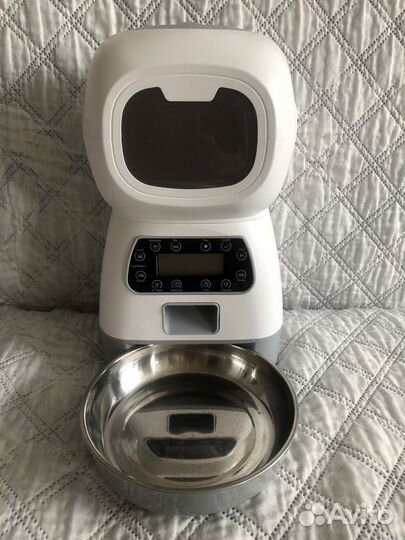 Автоматическая кормушка для животных