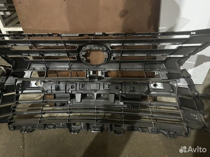 Решетка радиатора на лексус LX570