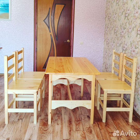 Стол со стульями