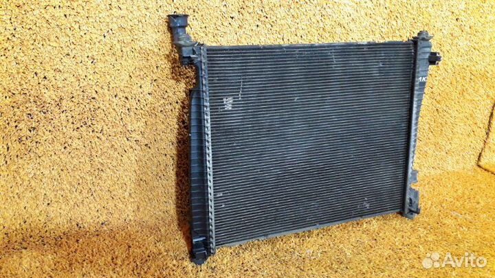 Радиатор двигателя (двс) Jeep Grand Cherokee WK2