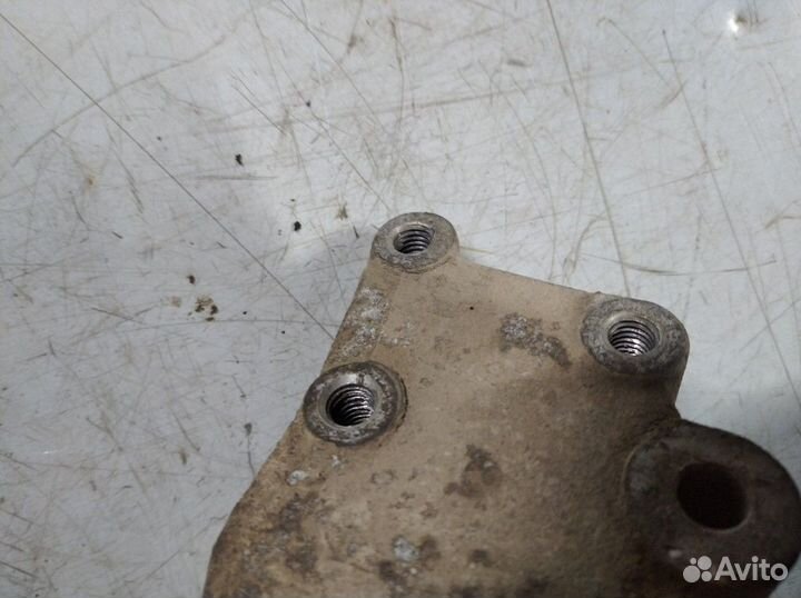 Кронштейн генератора Фольксваген Шаран