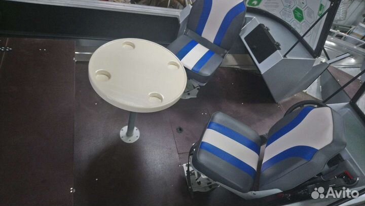 Столик для катера