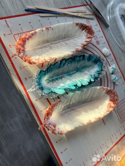 Перышки из эпоксидной смолы для интерьера