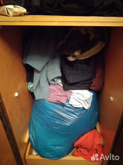 Одежда мужская, женская, одеяла