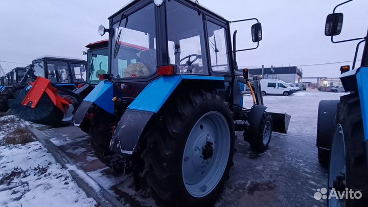 Трактор Беларус 82.1 с погрузчиком