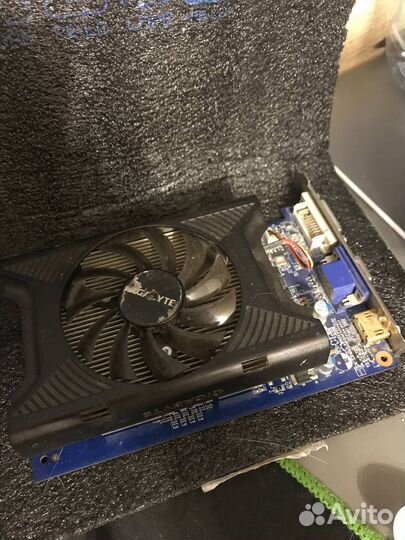 Видеокарта GT220 1GB