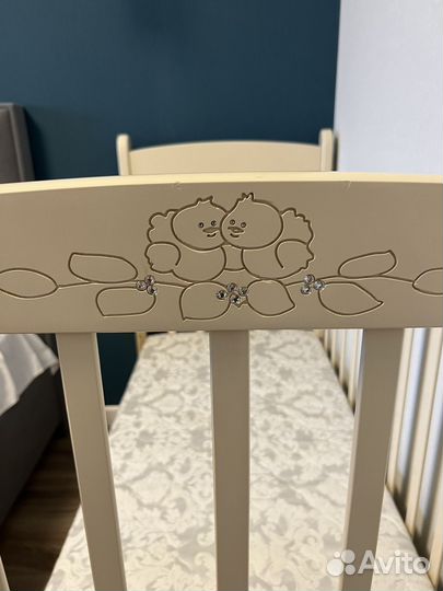 Кроватка и пеленальный комод