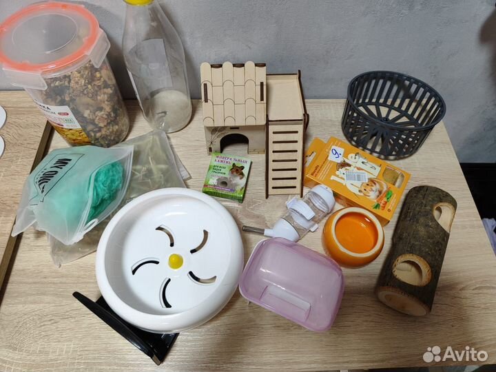 Клетка, наполнитель, колесо, домик для грызунов