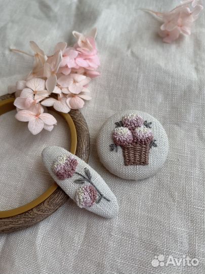 Заколка для волос с вышивкой ручная работа