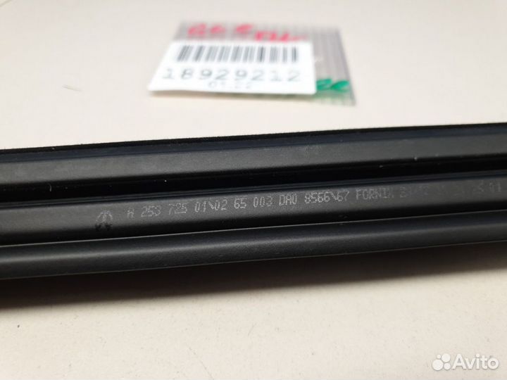 Накладка стекла передней левой двери Mercedes GLC