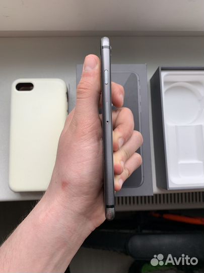 iPhone 8, 64 ГБ