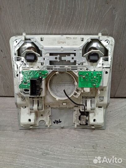 Центральный плафон салона VAG