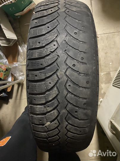 Bridgestone Blizzak Spike-01 235/70 R16