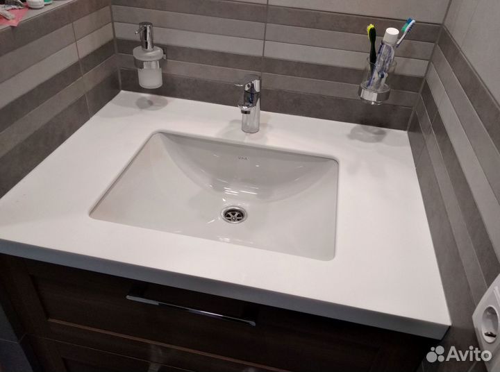 Столешница для ванной и кухни из искуственного кам