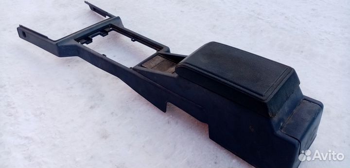 Подлокотник Nissan Skyline HR31