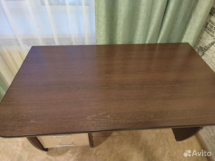 Стол письменный