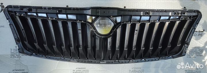 Решетка радиатора Skoda Octavia А5 FL + Эмблемы