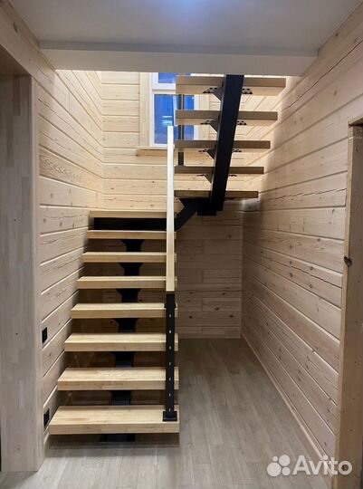 Лестница на металлическом каркасе